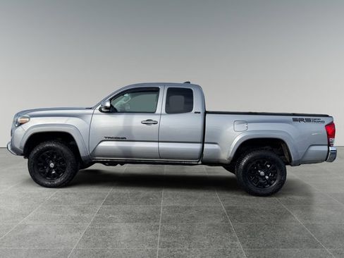 Used 2016 Toyota Tacoma SR5 image 2