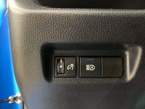 Used 2019 Toyota RAV4 LE w/ Carpet Mat Package AWD/4WD image 18