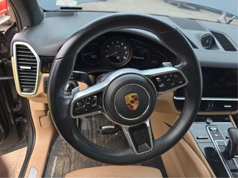 Used 2020 Porsche Cayenne AWD/4WD image 5