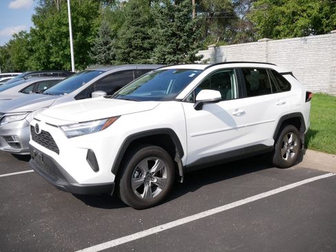 Used 2024 Toyota RAV4 XLE w/ Convenience Package AWD/4WD image 3