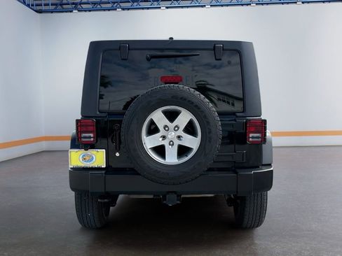 Used 2011 Jeep Wrangler Unlimited Rubicon w/ Connectivity Group image 5