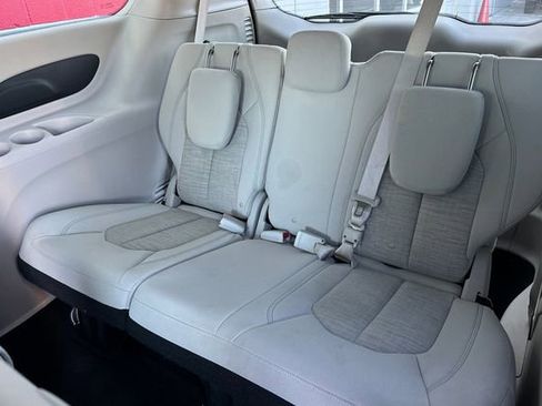 Used 2018 Chrysler Pacifica Touring Plus image 21