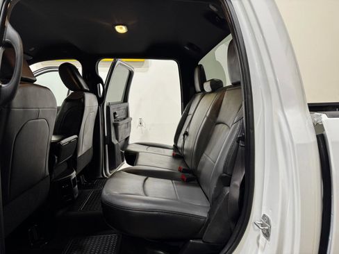 Used 2021 RAM 2500 Tradesman w/ Chrome Appearance Group image 16