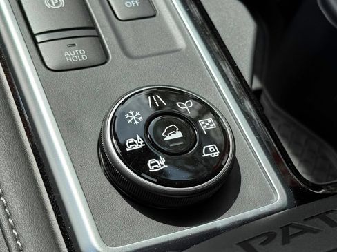 Certified 2025 Nissan Pathfinder SL AWD/4WD image 36