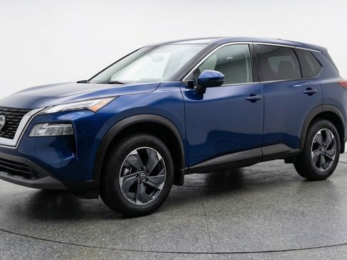 Used 2025 Nissan Rogue SV FWD image 3