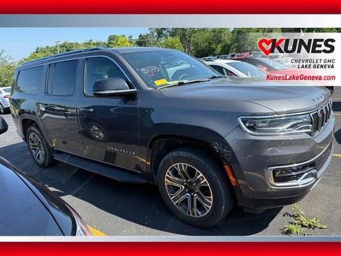 Used 2024 Jeep Wagoneer L Series II w/ Flexible Seating Group AWD/4WD image 3