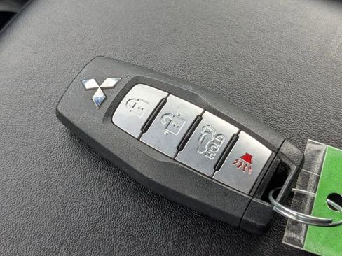 Used 2024 Mitsubishi Outlander SE image 39