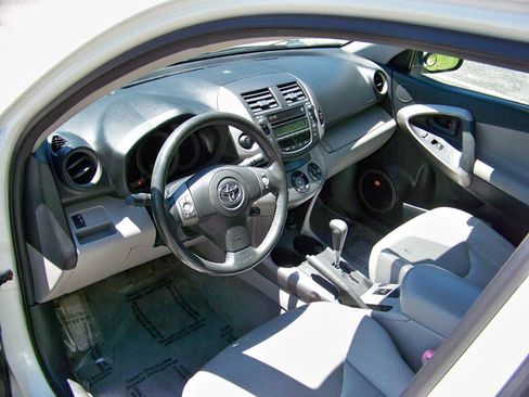 Used 2008 Toyota RAV4 Limited AWD/4WD image 31