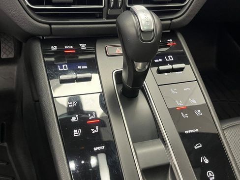 Used 2024 Porsche Macan image 10