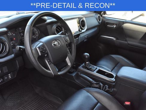 Used 2020 Toyota Tacoma TRD Off-Road w/ TRD Premium Off Road Package AWD/4WD image 8