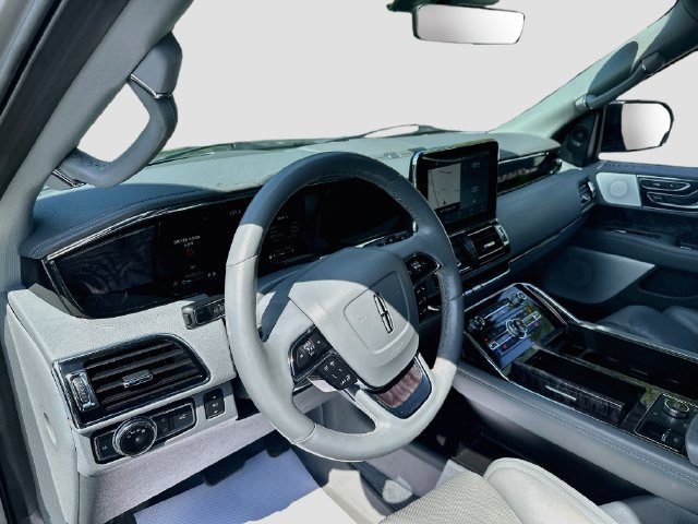 Used 2021 Lincoln Navigator Reserve w/ Luxury Package AWD/4WD image 9