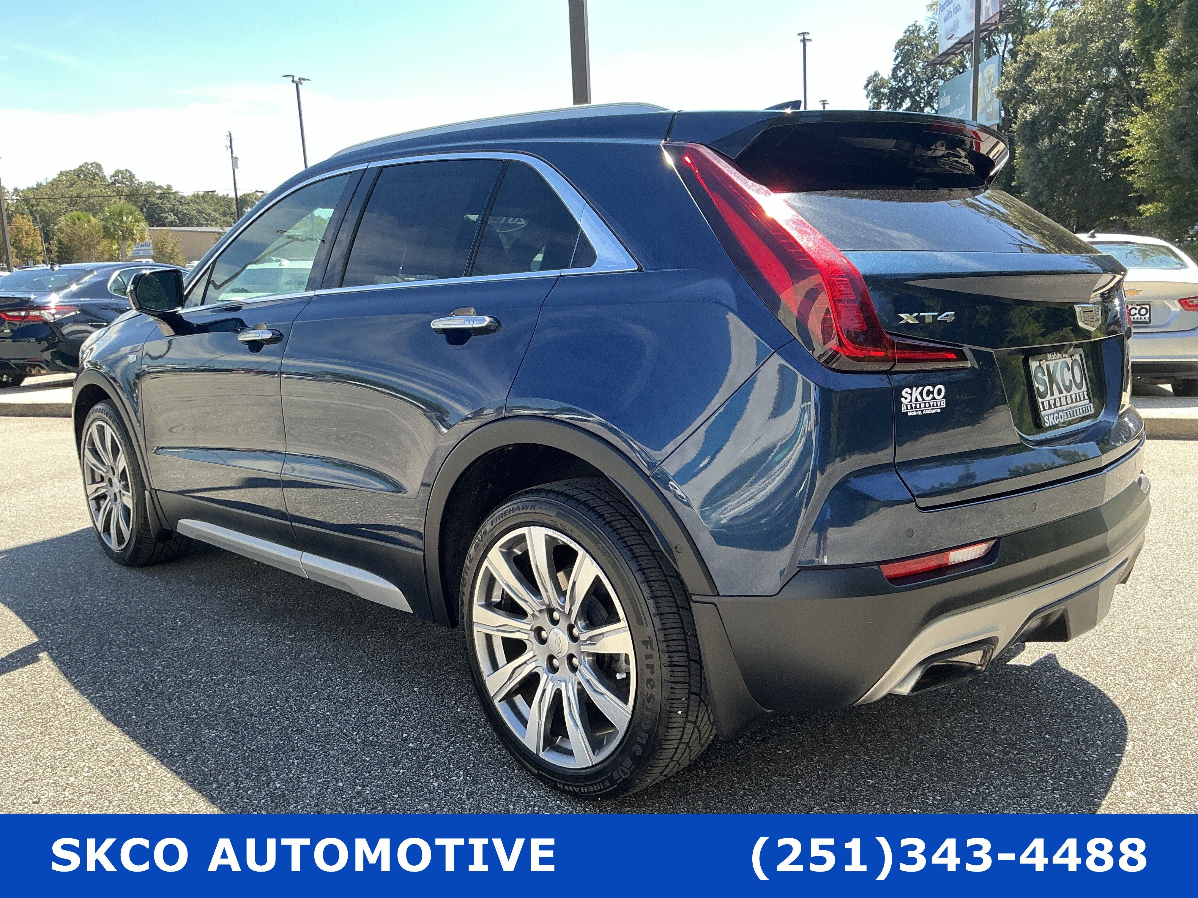 Used 2019 Cadillac XT4 Premium Luxury w/ Technology Package FWD image 3
