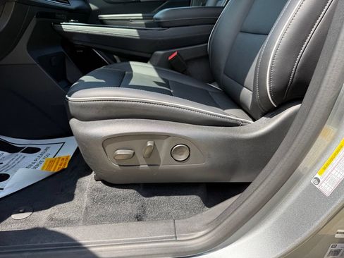 Used 2025 Buick Enclave Preferred FWD image 29