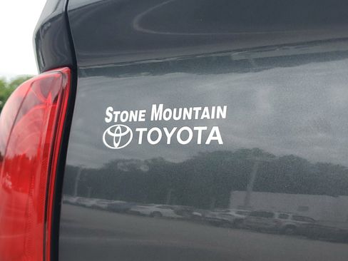 Used 2022 Toyota Tacoma SR5 w/ Technology Package RWD image 9
