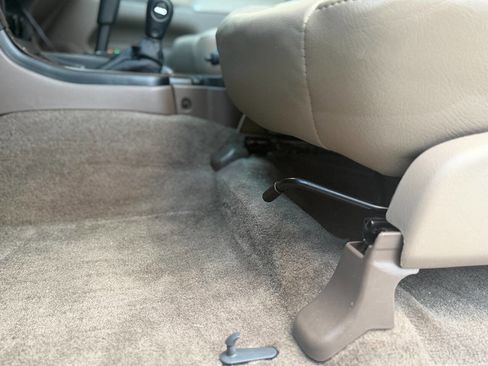 Used 2001 Toyota 4Runner SR5 image 9