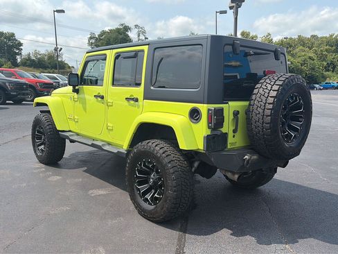 Used 2016 Jeep Wrangler Unlimited Sahara w/ Connectivity Group AWD/4WD image 3