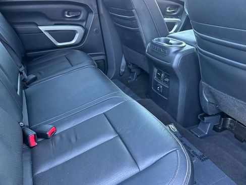 Used 2018 Nissan Titan SL w/ Chrome Package AWD/4WD image 18