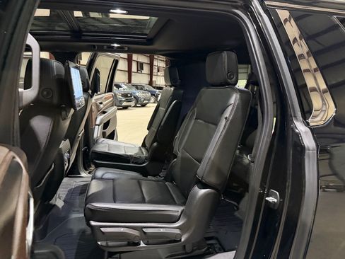Used 2021 GMC Yukon XL Denali w/ Denali Ultimate Package AWD/4WD image 18
