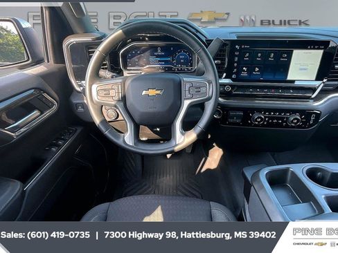Used 2024 Chevrolet Silverado 1500 LT AWD/4WD image 6