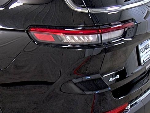 New 2025 Jeep Grand Cherokee L Limited w/ Luxury Tech Group II image 10