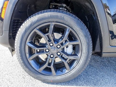 New 2025 Jeep Grand Cherokee Limited image 10