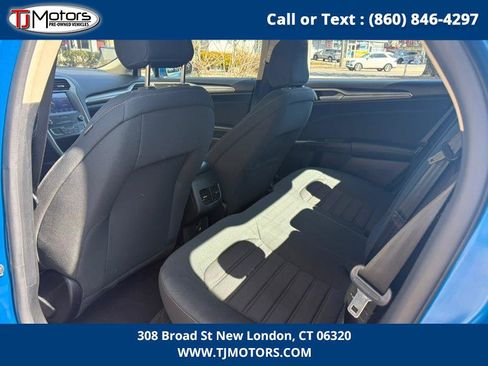 Used 2020 Ford Fusion SE image 11