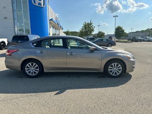 Used 2013 Nissan Altima 2.5 S FWD image 2