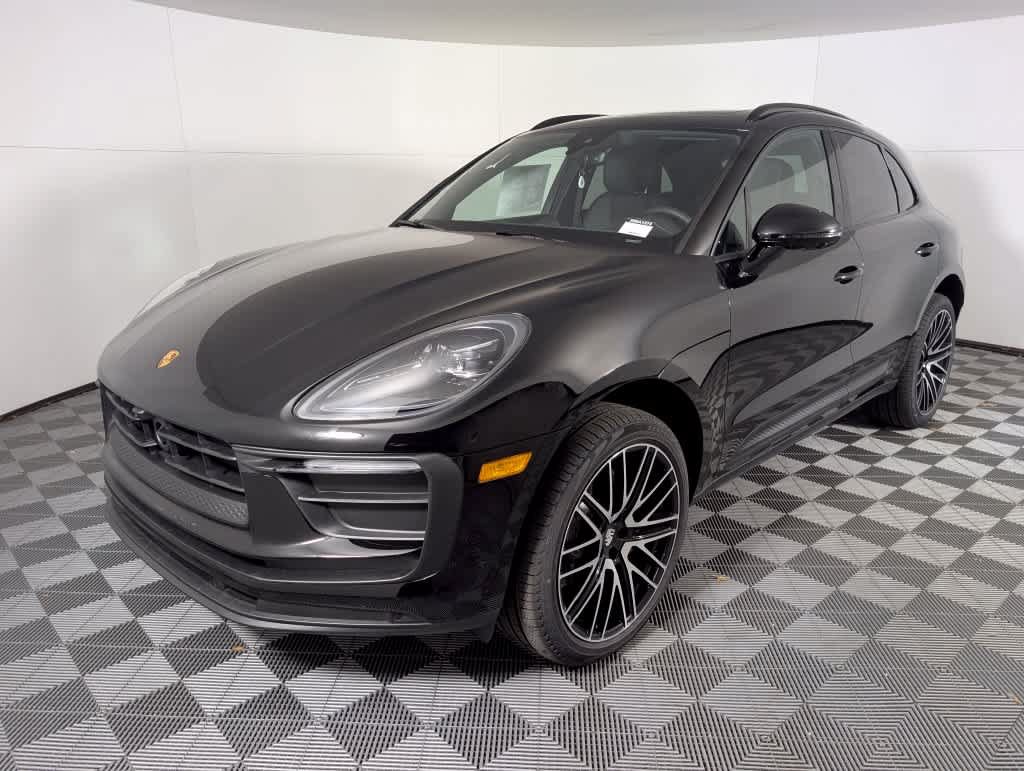 Used 2026 Porsche Macan AWD/4WD image 1