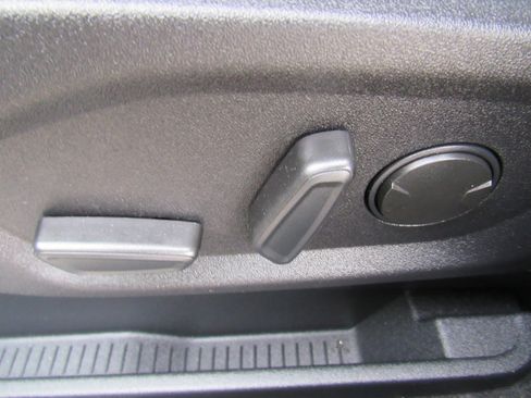 Used 2024 Ford Edge Titanium image 11