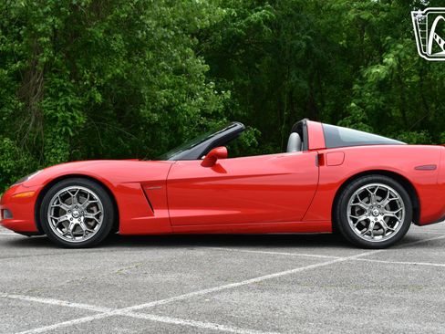 Used 2005 Chevrolet Corvette Coupe w/ Preferred Equipment Group image 8