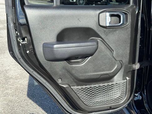 Used 2024 Jeep Wrangler Unlimited Rubicon AWD/4WD image 9