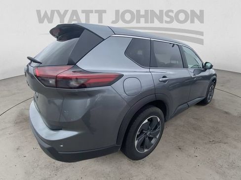 Used 2025 Nissan Rogue SV FWD image 9