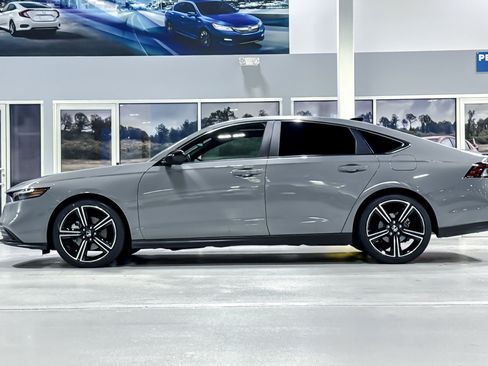 Used 2024 Honda Accord Sport image 2