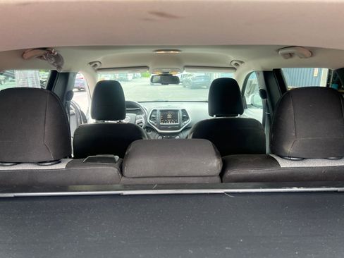 Used 2014 Jeep Cherokee Latitude w/ Comfort/Convenience Group AWD/4WD image 18