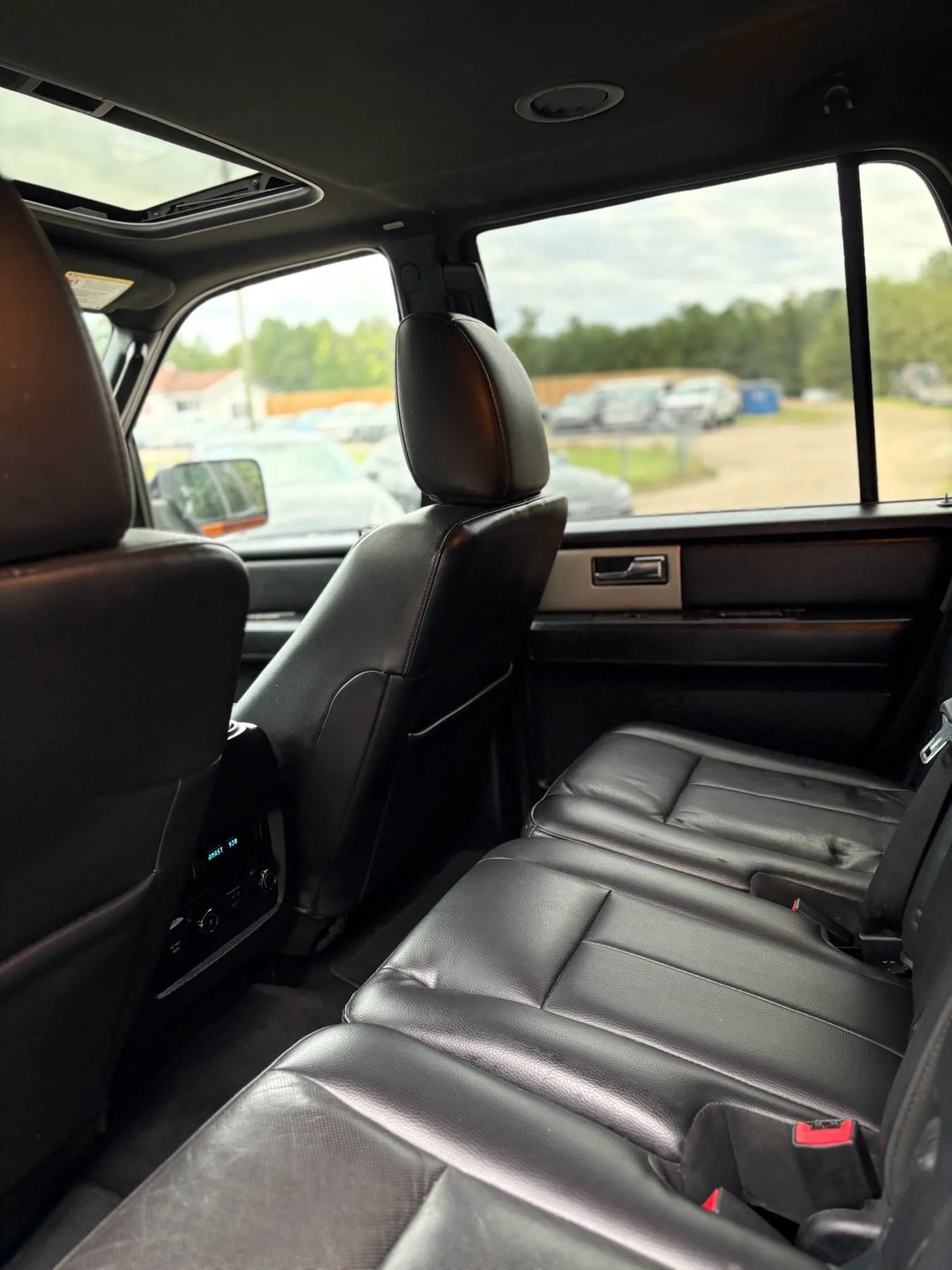 Used 2016 Ford Expedition Limited w/ Equipment Group 301A AWD/4WD image 29