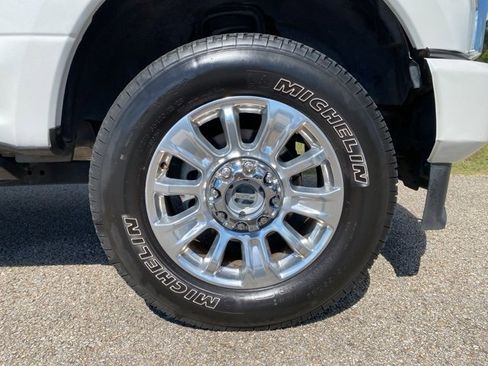 Used 2022 Ford F250 Limited image 9