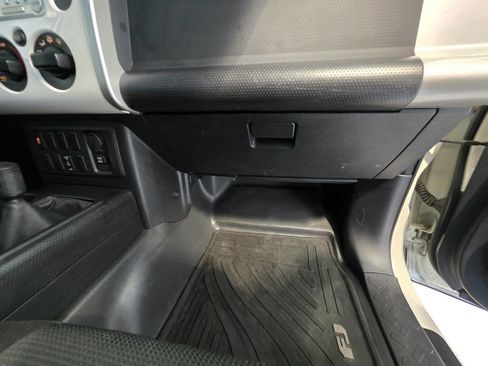 Used 2014 Toyota FJ Cruiser 4WD w/ Convenience Package image 38