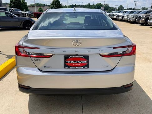 Used 2025 Toyota Camry LE FWD image 6
