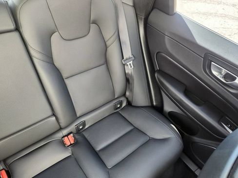 Certified 2025 Volvo XC60 B5 Plus AWD/4WD image 17