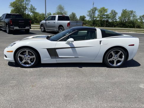 Used 2005 Chevrolet Corvette Coupe w/ Preferred Equipment Group RWD image 8
