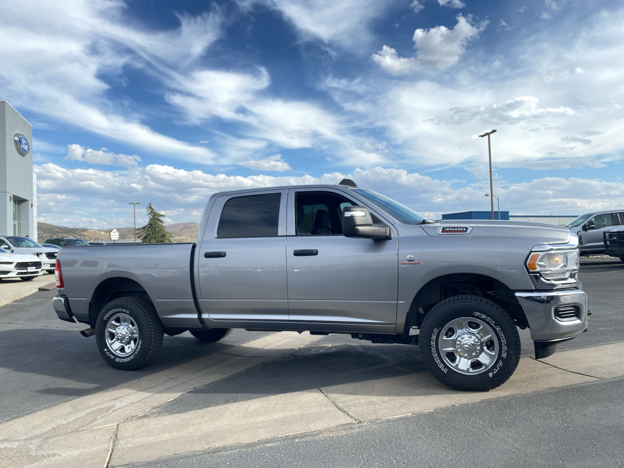 Used 2024 RAM 3500 Tradesman w/ Chrome Appearance Group AWD/4WD image 18