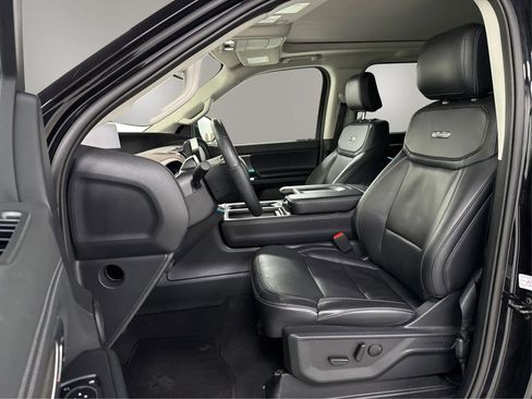 Used 2025 Ford Expedition Platinum AWD/4WD image 9