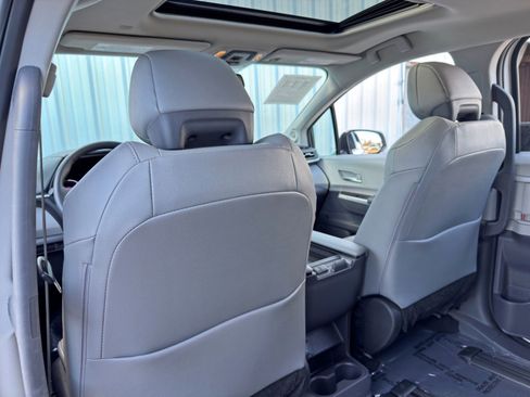 Used 2023 Toyota Sienna XLE w/ XLE Plus Package image 35