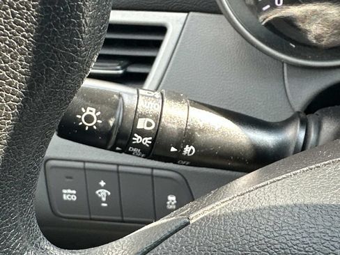 Used 2015 Hyundai Elantra SE w/ Option Group 02 FWD image 25