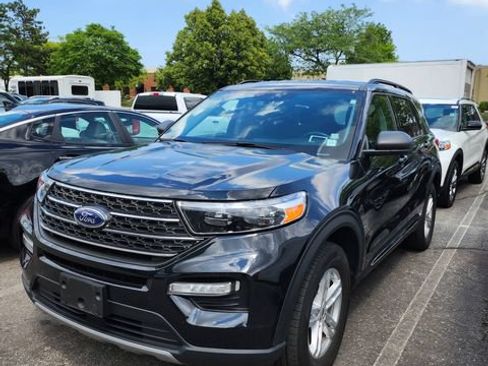 Used 2023 Ford Explorer XLT w/ Equipment Group 202A AWD/4WD image 3