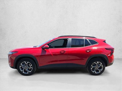 Used 2026 Chevrolet Trax LT w/ LPO, Blackout Package FWD image 9