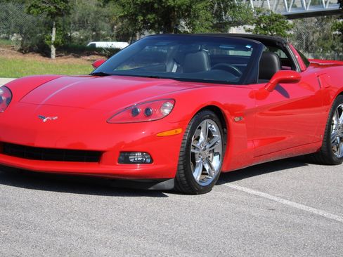 Used 2007 Chevrolet Corvette Coupe w/ Performance Package RWD image 5