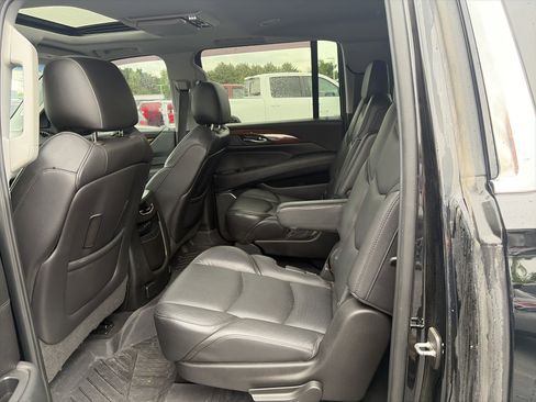 Used 2018 Cadillac Escalade ESV Luxury AWD/4WD image 23