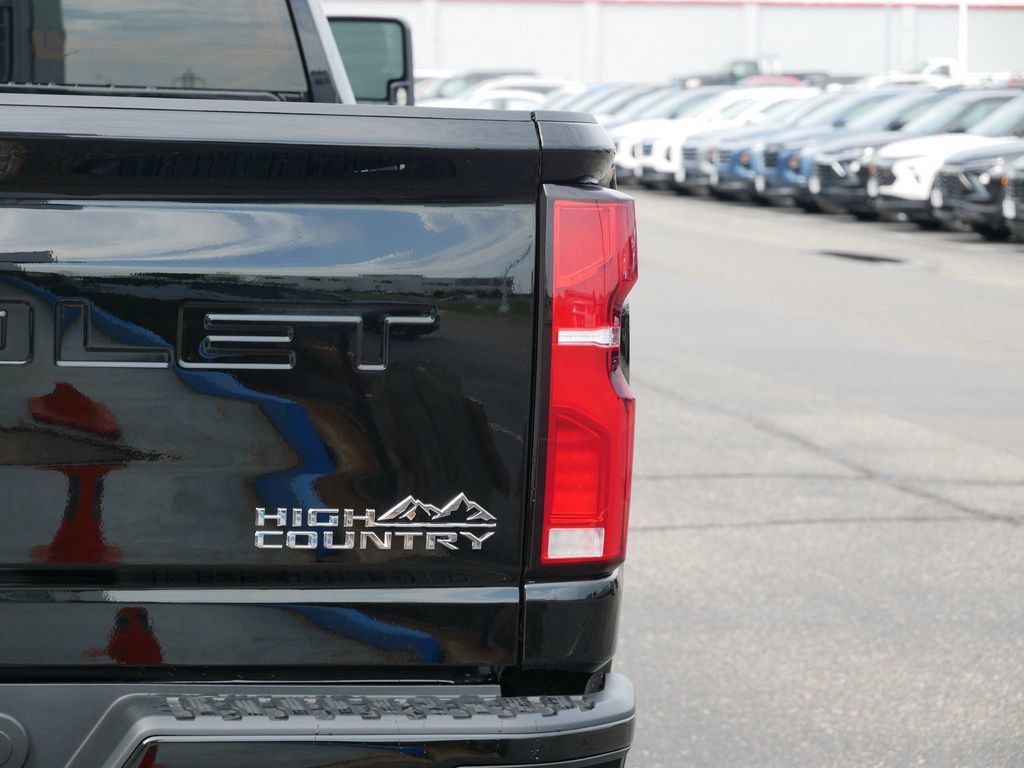New 2026 Chevrolet Silverado 2500 High Country w/ High Country Premium Package AWD/4WD image 6