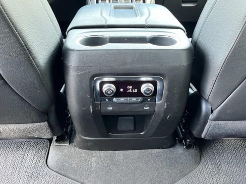 Used 2024 GMC Yukon XL Denali AWD/4WD image 16